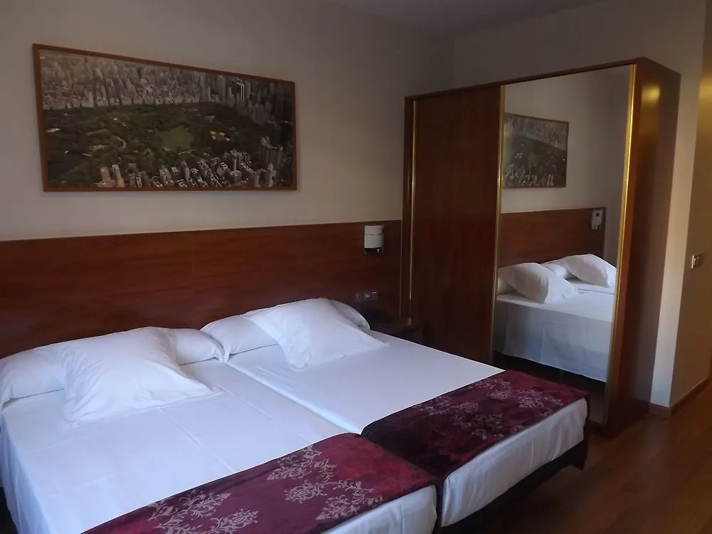 Hotel Reus Park 3*,